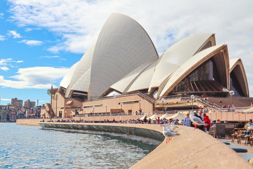 australian tourist folklore myth